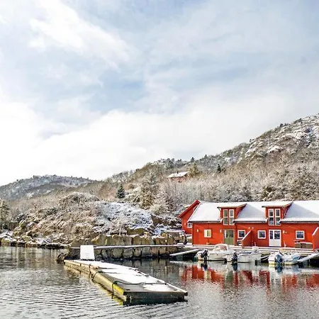 Direkt Am Fjord: Cozy In Bergkulisse *