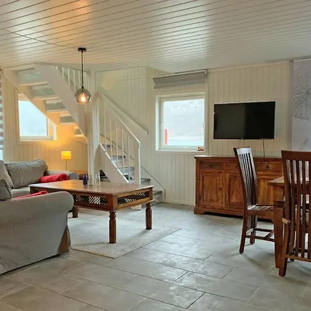 Сasa de vacaciones Direkt Am Fjord: Cozy In Bergkulisse Ramsland
