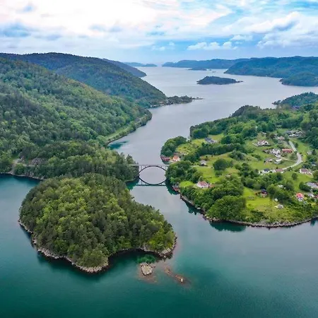 Direkt Am Fjord: Cozy In Bergkulisse Сasa de vacaciones *