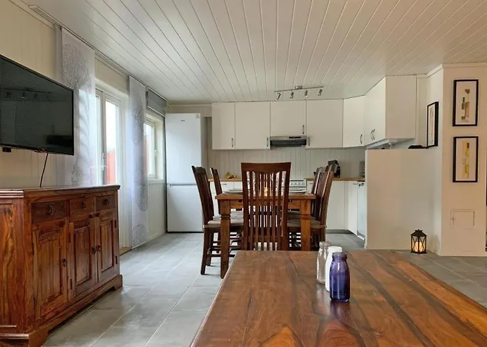 Direkt Am Fjord: Cozy In Bergkulisse Semesterbostad