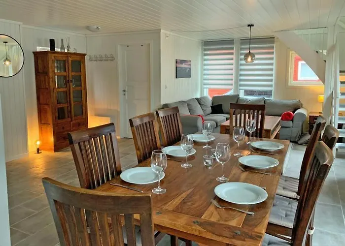 Direkt Am Fjord: Cozy In Bergkulisse Semesterbostad Ramsland