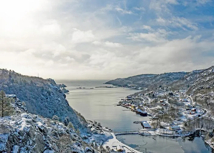Semesterbostad Direkt Am Fjord: Cozy In Bergkulisse *