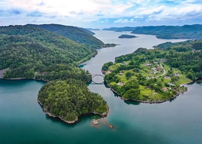 Direkt Am Fjord: Cozy In Bergkulisse Semesterbostad *