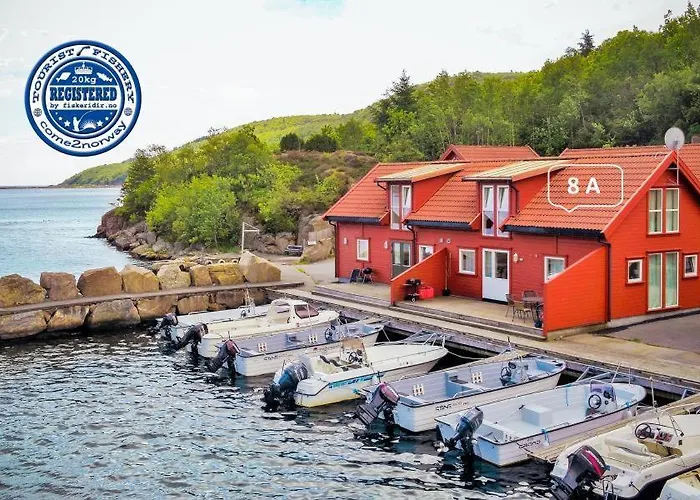 Direkt Am Fjord: Cozy In Bergkulisse Ramsland