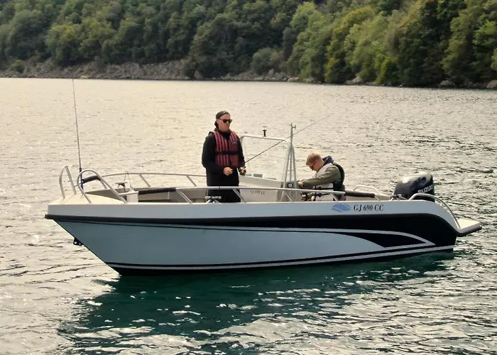 Direkt Am Fjord: Cozy In Bergkulisse Semesterbostad *